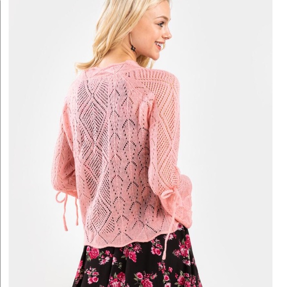 BNWT Franchesca’s Blush Pink Bell Sleeve Knit Top - Picture 2 of 7